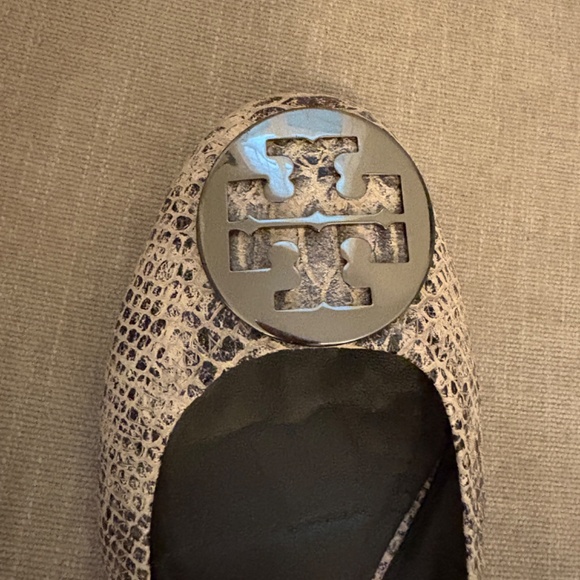 Tory Burch Reva Leather Ballet Flats Pewter/Animal Print 9 - Picture 6 of 8